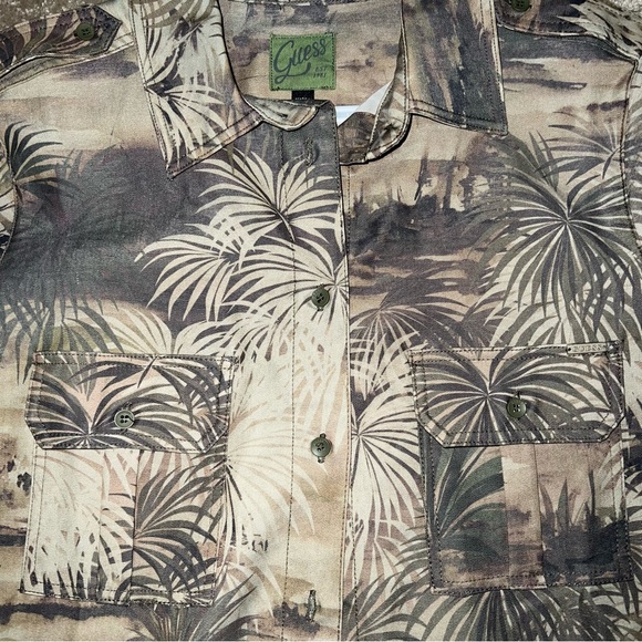 NWOT Guess Button Up - Picture 4 of 4